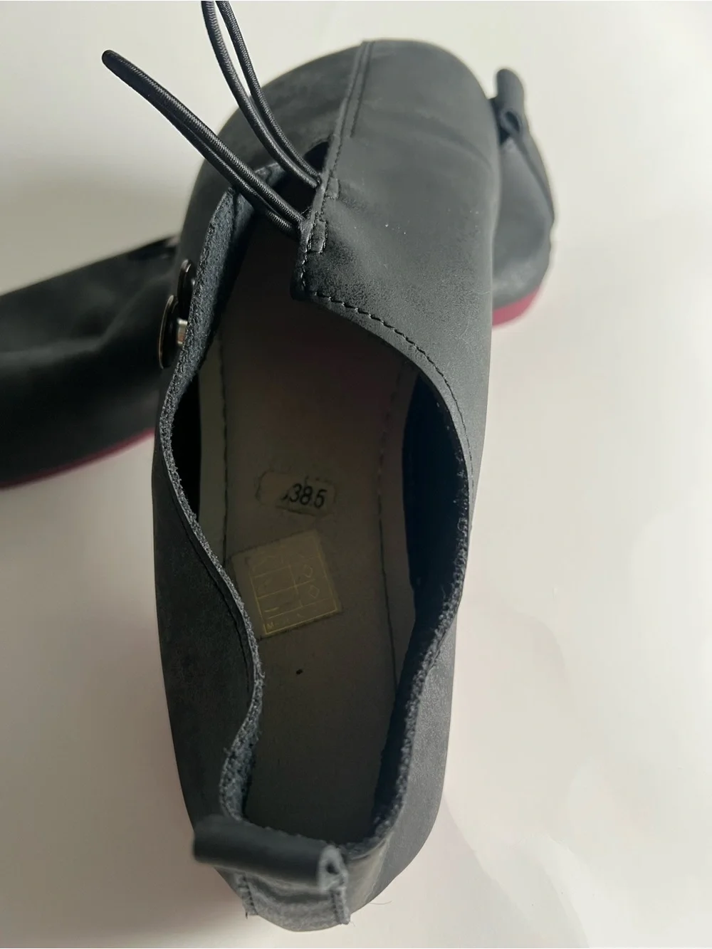 Women’s trendy faux leather button strap flats Size 39 (runs small like Size 8)